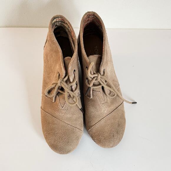 Toms Suede Desert Wedge Tie Ankle Bootie Size 7 Tan - Picture 3 of 7